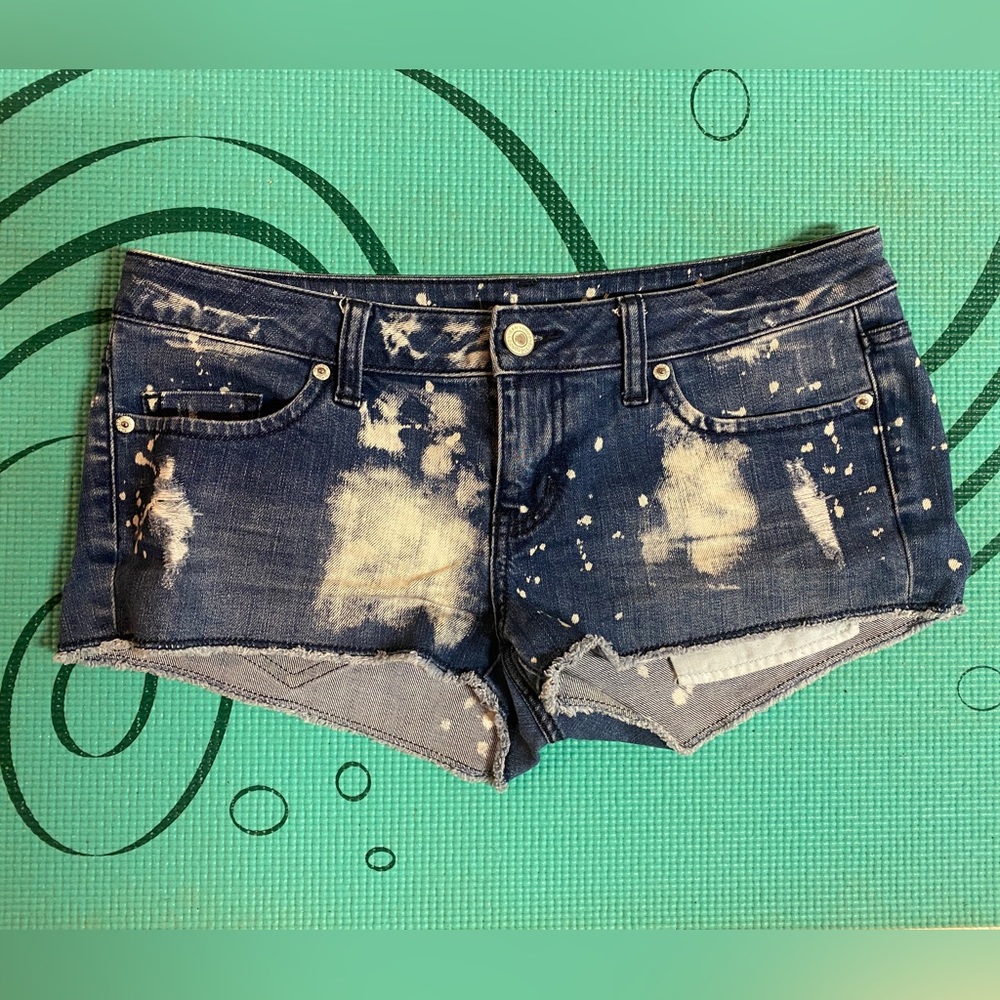 LondonJean paint splattered denim shorts size 8